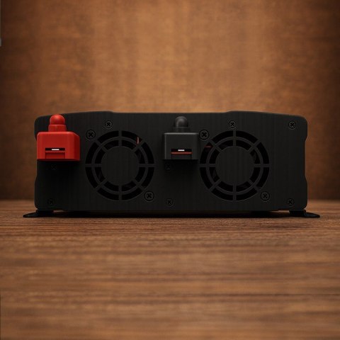 Qoltec Inteligentna ładowarka do akumulatorów LiFePO4 AGM GEL SLA | 80A | 12V