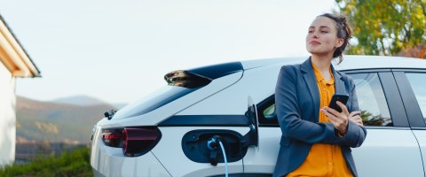 Qoltec Mobilna ładowarka do samochodu elektrycznego EV z regulacją 2w1 Typ2 3.5kW 230V LCD SCHUKO Przenośna Wallbox 5m