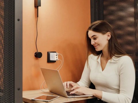 Stacja ładująca AVerMedia, Core GO (GC313) Biała, 100W GaN, HDMI