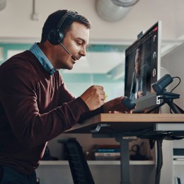 Poly Zestaw słuchawkowy Voyager Focus 2 z certyfikatem Microsoft Teams USB-C-C + przejściówka USB-C/A + podstawka ładująca 9T9J6