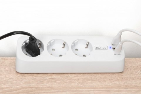 Digitus Listwa zasilająca biurkowa, 3 gniazda Schuko, 2x USB-A (2x 12W), 1x USB-C (30W) z zaciskiem na blat, kabel 1,5m, biała