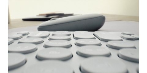 Logitech 920-012204 klawiatura Dołączona myszka Uniwersalne RF Wireless + Bluetooth QWERTZ Niemiecki Biały