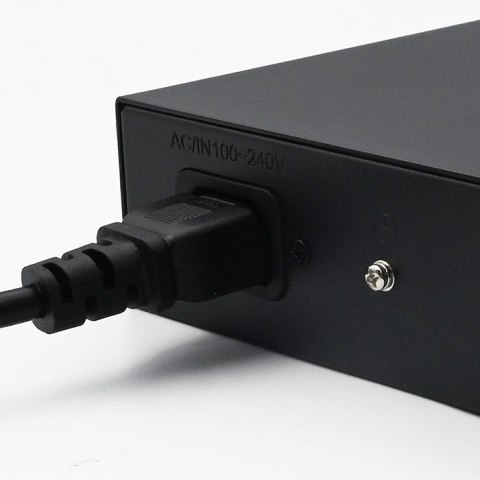 Qoltec Przełącznik sieciowy SWITCH Gigabit Ethernet PoE | 16x RJ45 | 2x RJ45 Uplink | 2x SFP | 1000Mb/s
